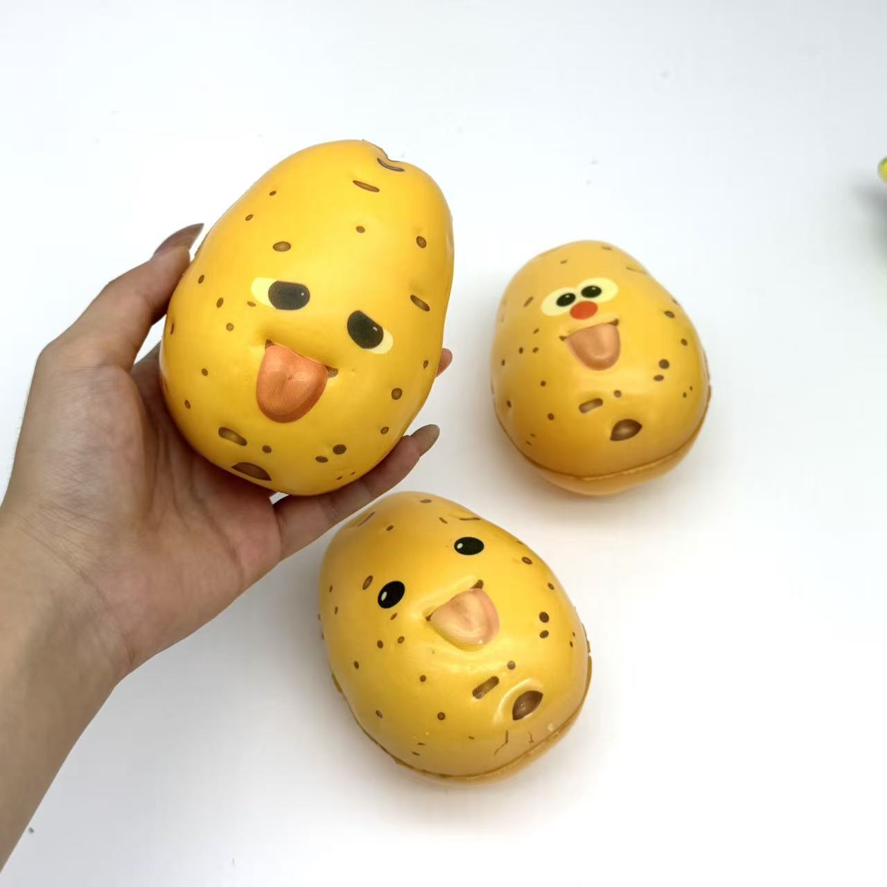 ของเล่นบีบคลายเครียด รูปทรงมัน - Novelty Gifts บทวิจารณ์และราคา